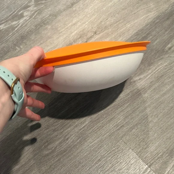 Tupperware Orange Bowl with Lid - Picture 7 of 7